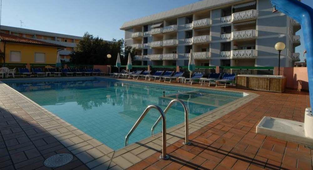 Hotel Amburgo Bibione Exteriör bild