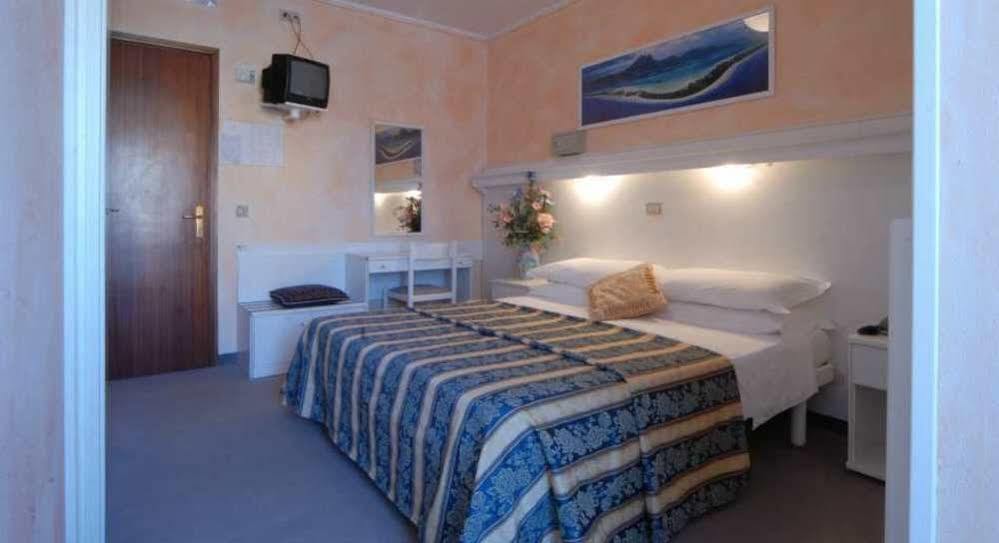 Hotel Amburgo Bibione Exteriör bild