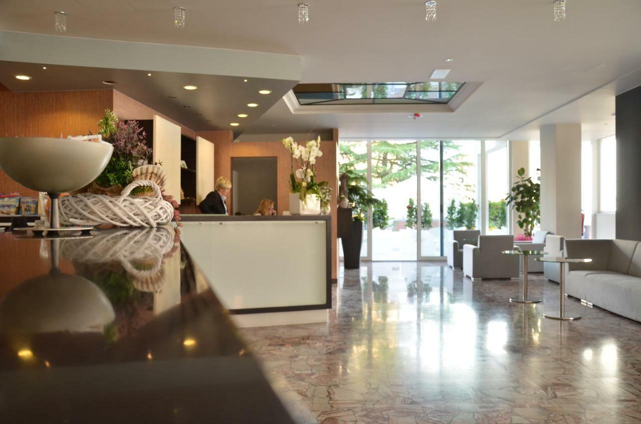 Hotel Amburgo Bibione Exteriör bild