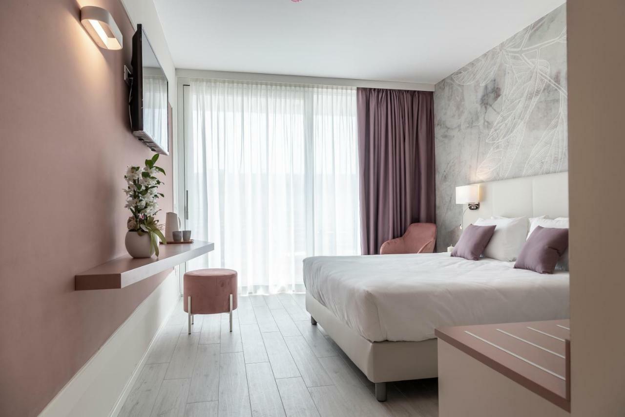 Hotel Amburgo Bibione Exteriör bild